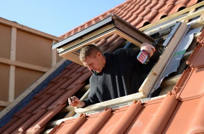 Pose de fenêtres de toit Velux à Taulé